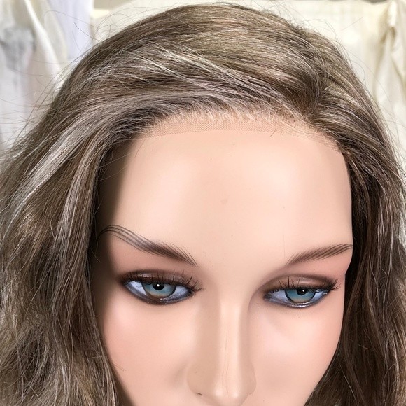 NWT Rene of Paris Evanna Ice Blond Wavy Bob Lace Front Mono Part Wig