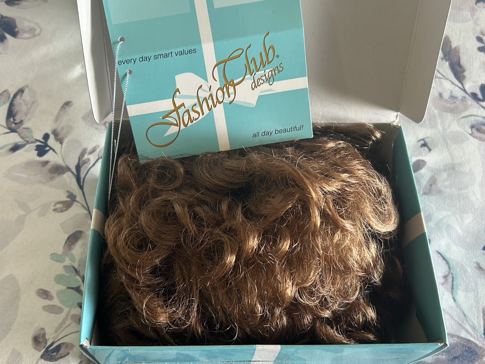 EXCELLENT LOT OF 4 TWC FASHION WIGS NEW IN BOXES WITH ORIGINAL TAGS LQQK !!!!!