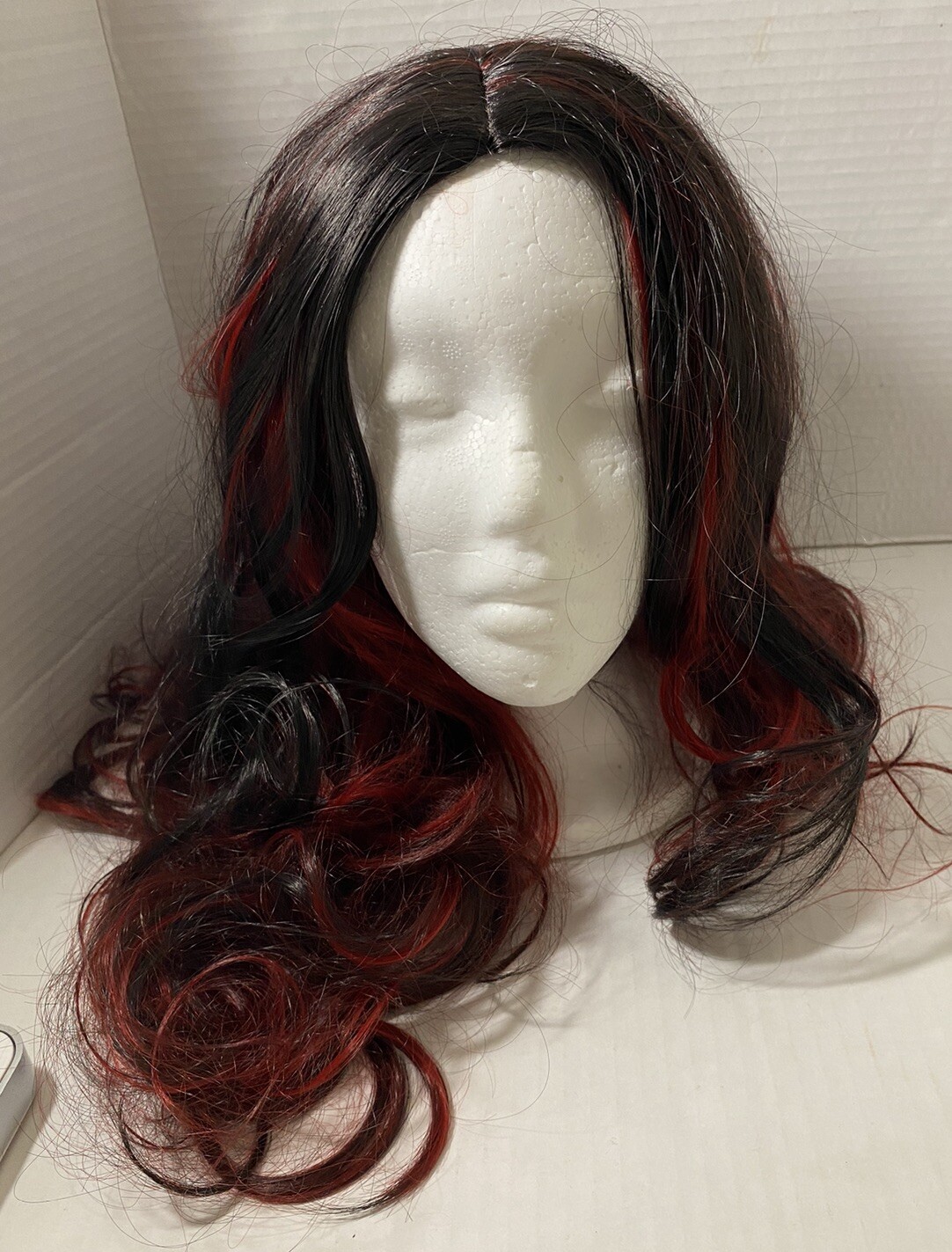 Long Hair Wig 23 IN Fashion Wavy Wig Cosplay Costume Red And Black With Hair Net