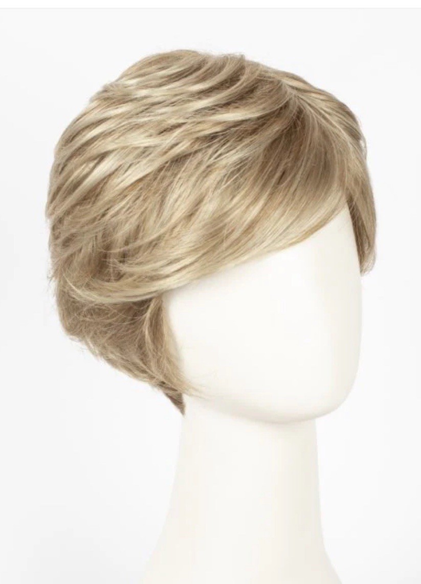 GL16-27 BUTTERED BISCUIT Medium Blonde with Light Gold Highlights Petite Average