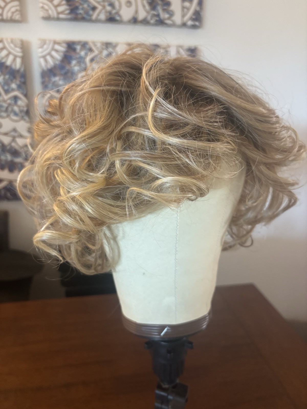 Luxury Synthetic Chic Lifestyle Free Part Wig Heat Safe Summer Blonde Bob New!!!