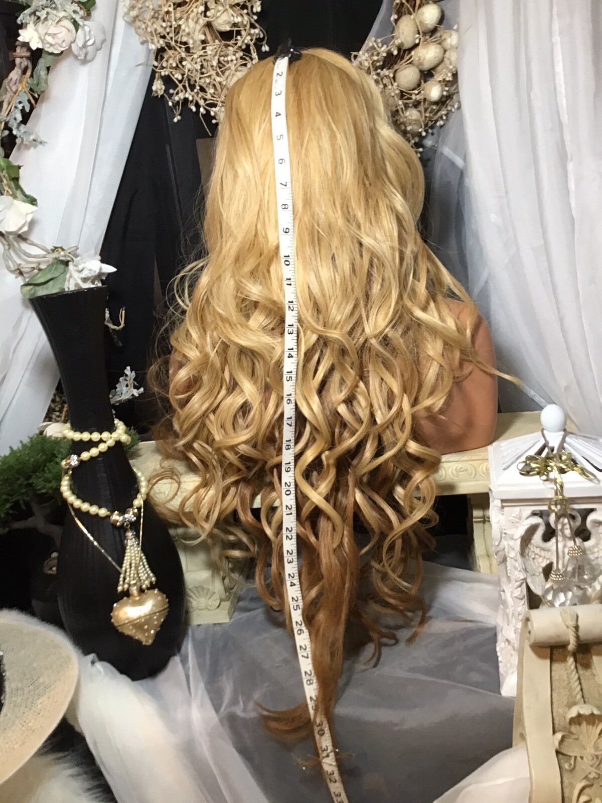 GORGEOUS! 32” OMBRE’ GOLD BLONDE TO STRAWBERRY BLONDE, HH BLEND, FREE PART WIG💋