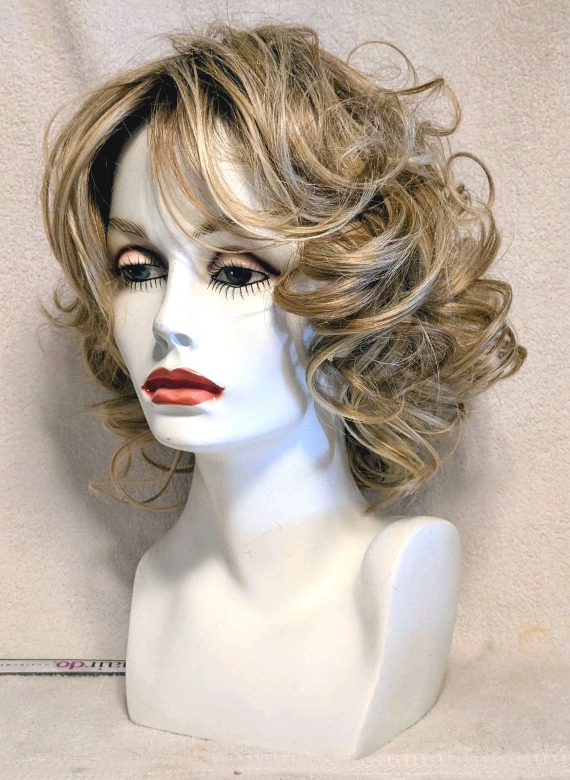 NWT Hairdo TRU2LIFE Modern Flair GOLDEN BLOND WHEAT Styled Wig