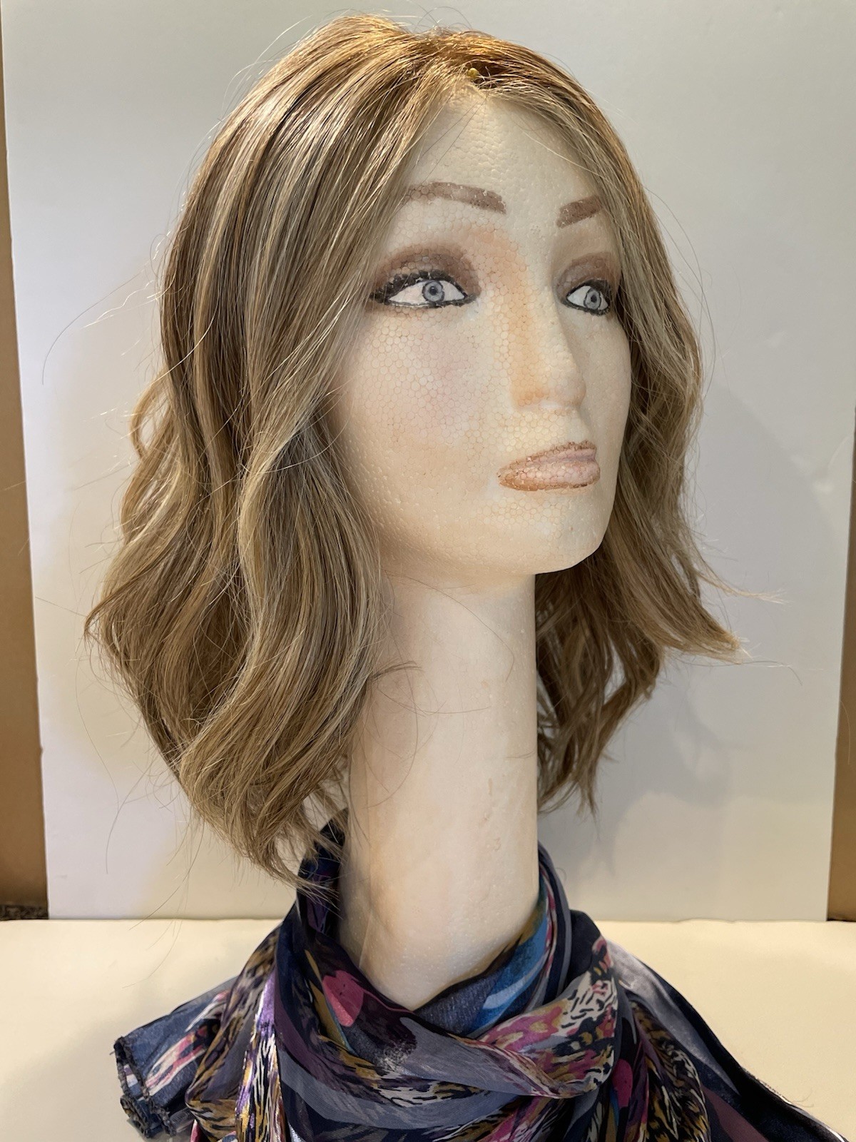 Raquel Welch Wavy Days – SHADED CAPPUCCINO – RL12/22SS