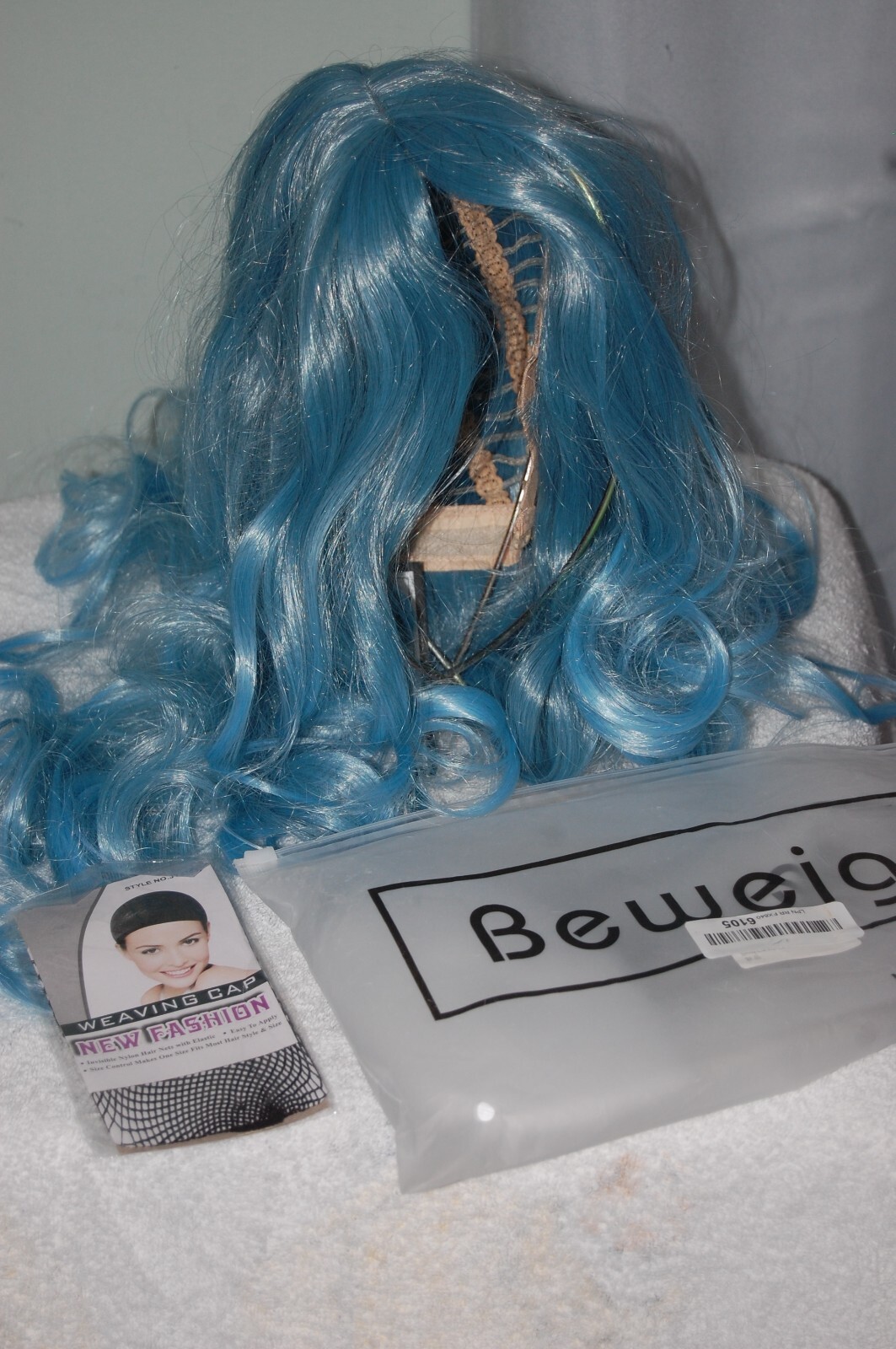 BEWEIG blue wavy long wig
