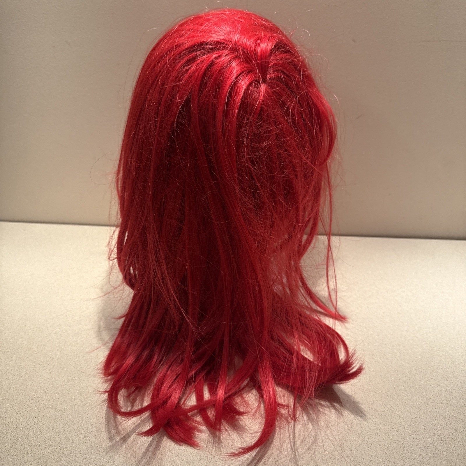 Red Wig for Women. Good Condition.