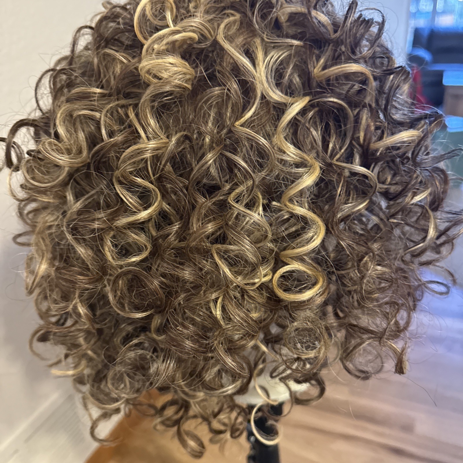 Garbo Curly Long Lace Cap Dark Brown Blonde 19”Synthetic Big Hair. Very Nice205