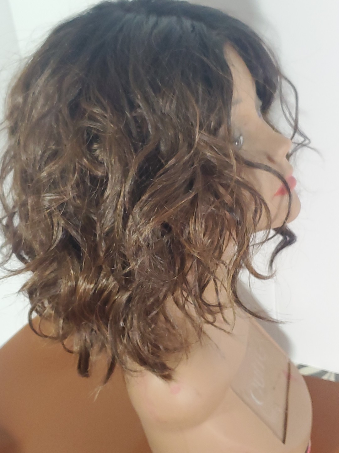 Shake-N-Go Women’s Brown Slight Highlights Messy Bob Wig w/Mesh Cap