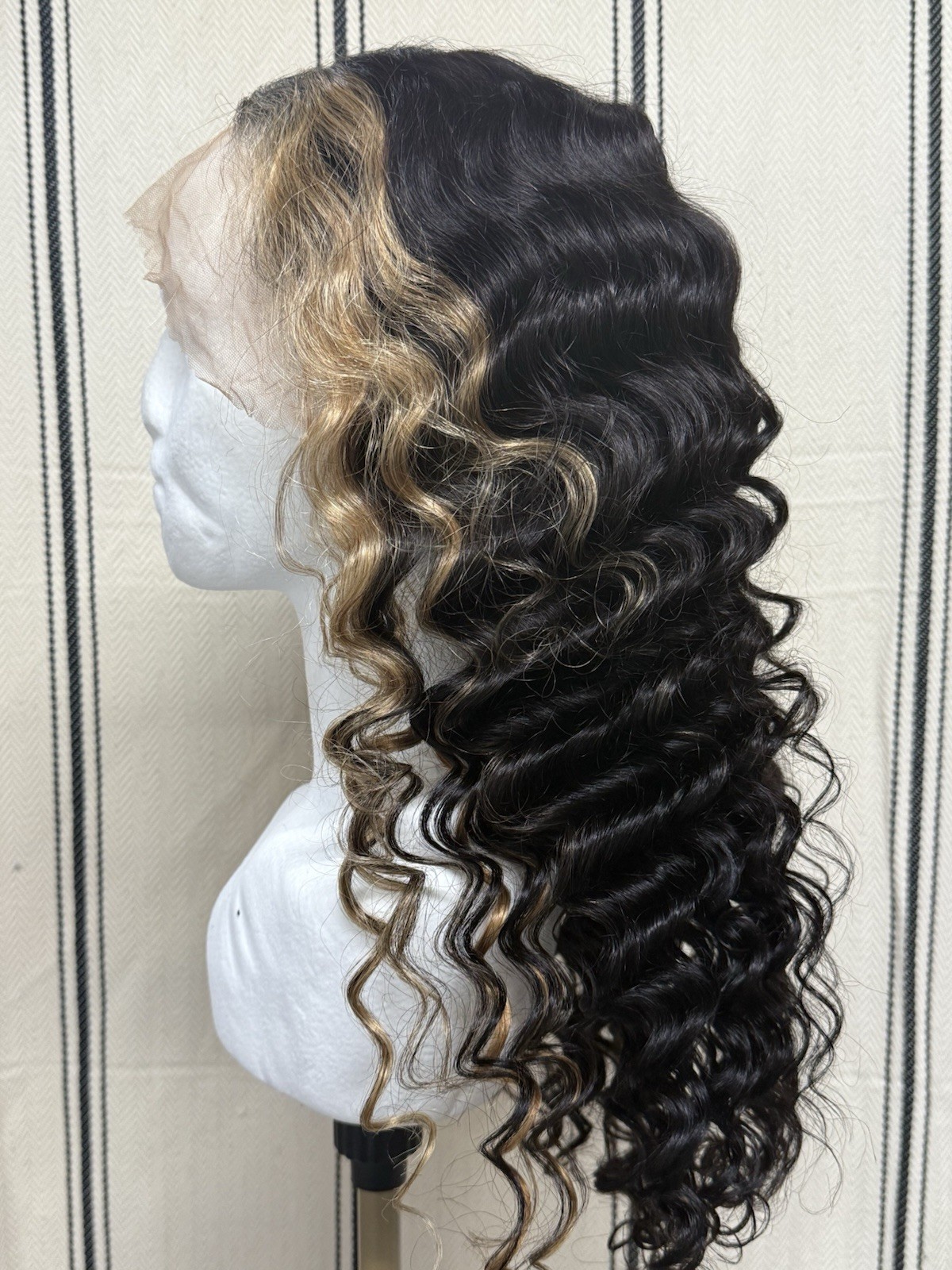 UNICE 18 Inch 13 X 4 Transparent Lace Front Human Hair Wig• Black/Blonde
