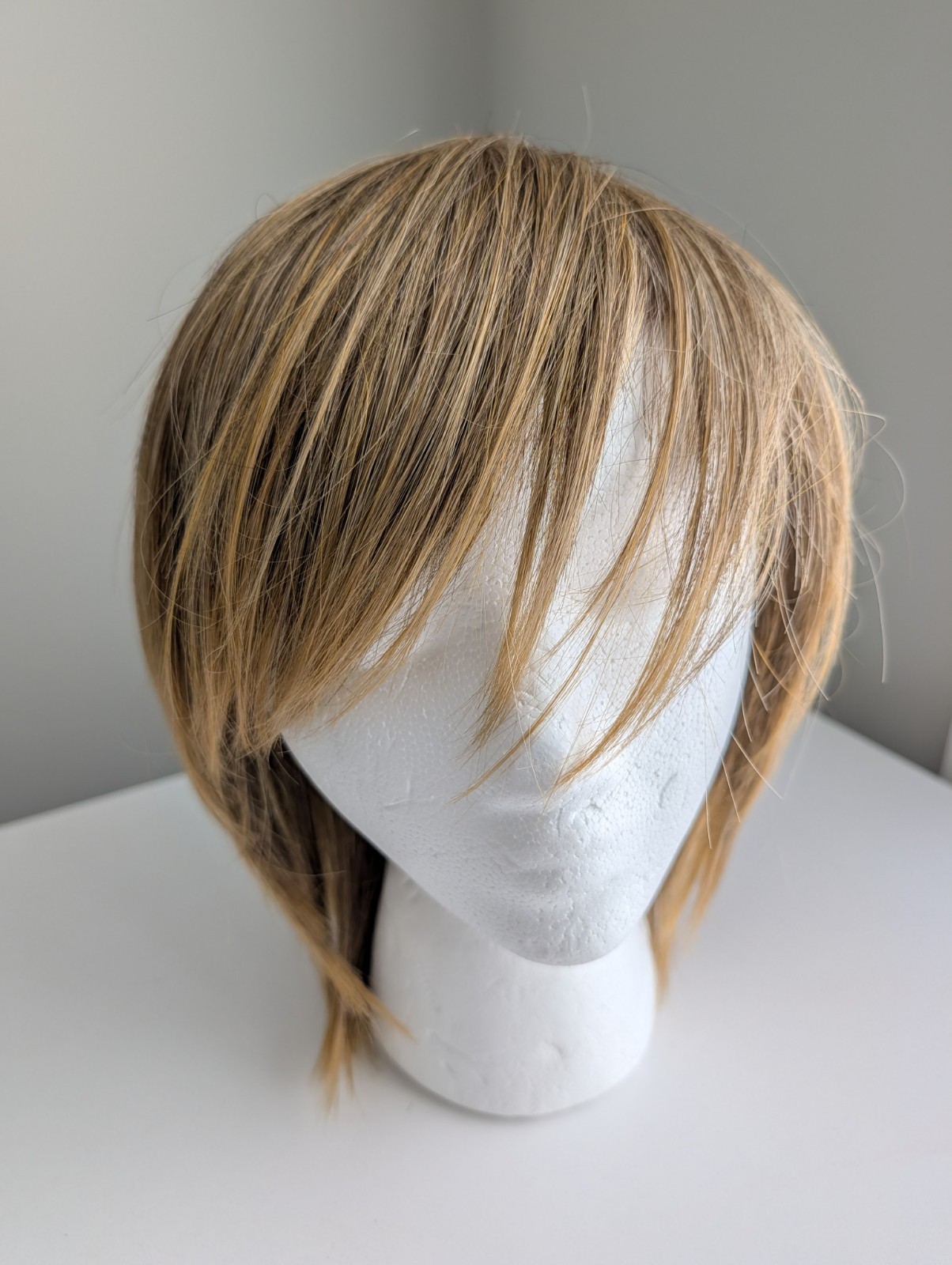 LUXHAIR Lace Front Smooth Shag Light Golden Brown Wig No Box Keralon Light