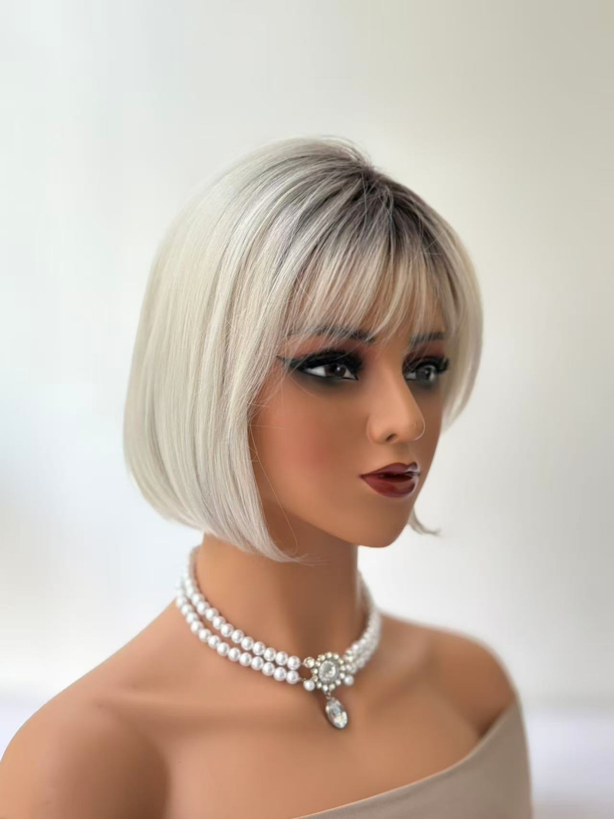 Synthetic Hair Short Straight Ombre White Blonde Bob Wigs with Bangs for Women