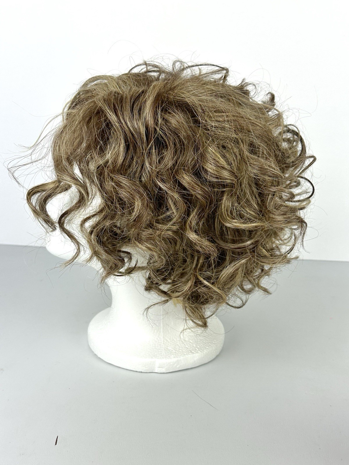 Hairdo Hairuwear Short Curly Bob Wig R11S+ Glazed Mocha Medium Brown Highlights