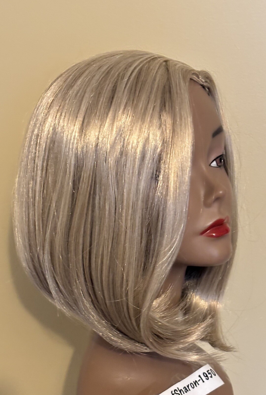 NEW! Wig Shoulder Length Bob Center Skin Part Blond Size Average 10-22