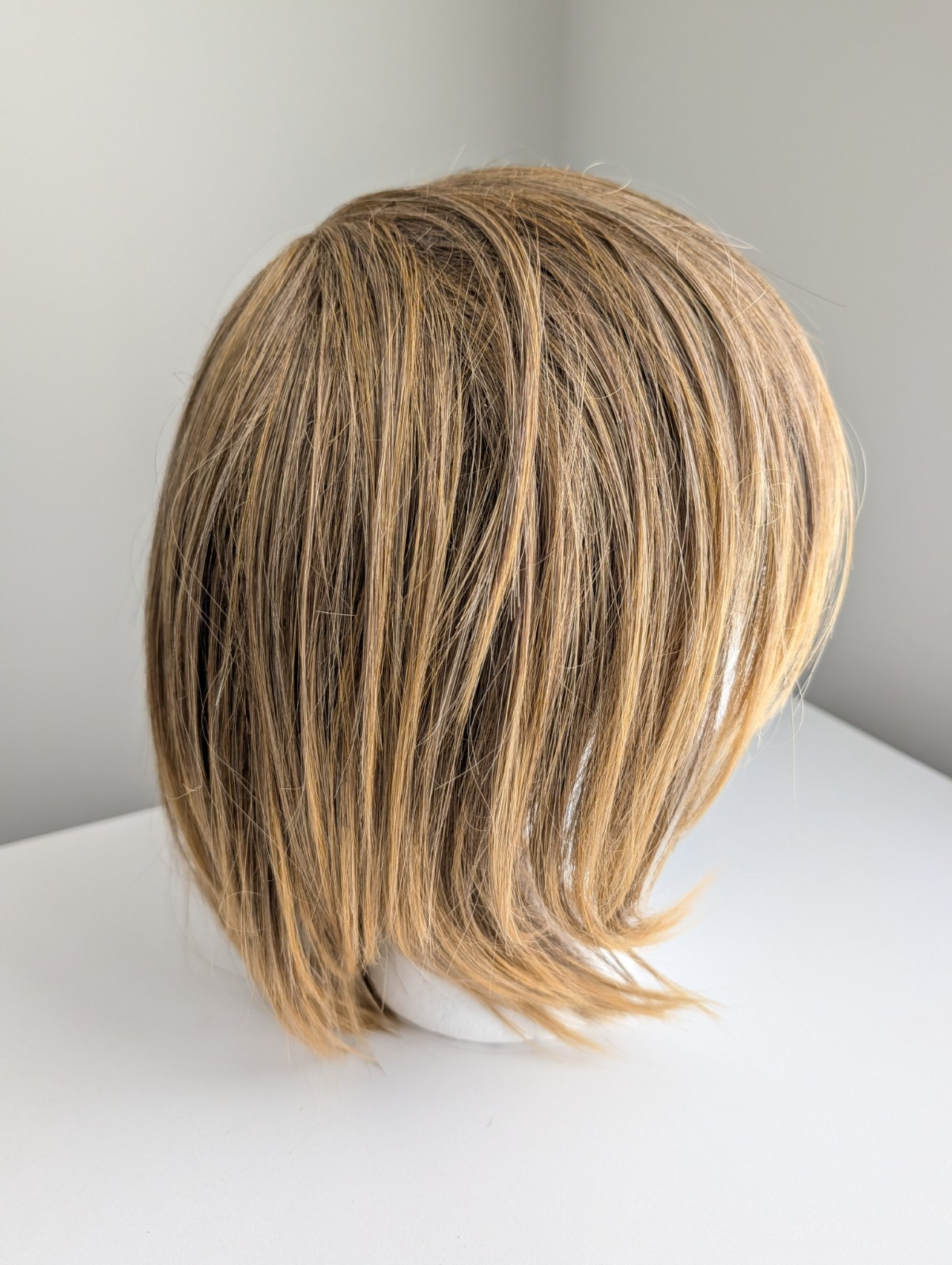 LUXHAIR Lace Front Smooth Shag Light Golden Brown Wig No Box Keralon Light