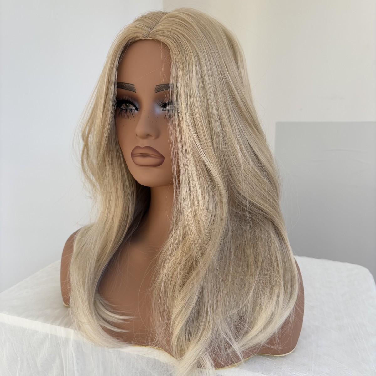 Layered Blonde Dress Up Wigs Straight Synthetic Hair Heat Resistant