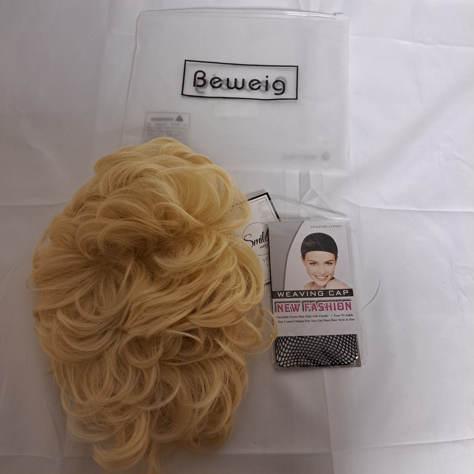 Blonde Wig Short Wavy Tossled Synthentic w/ cap Beweig Strawberry NWT