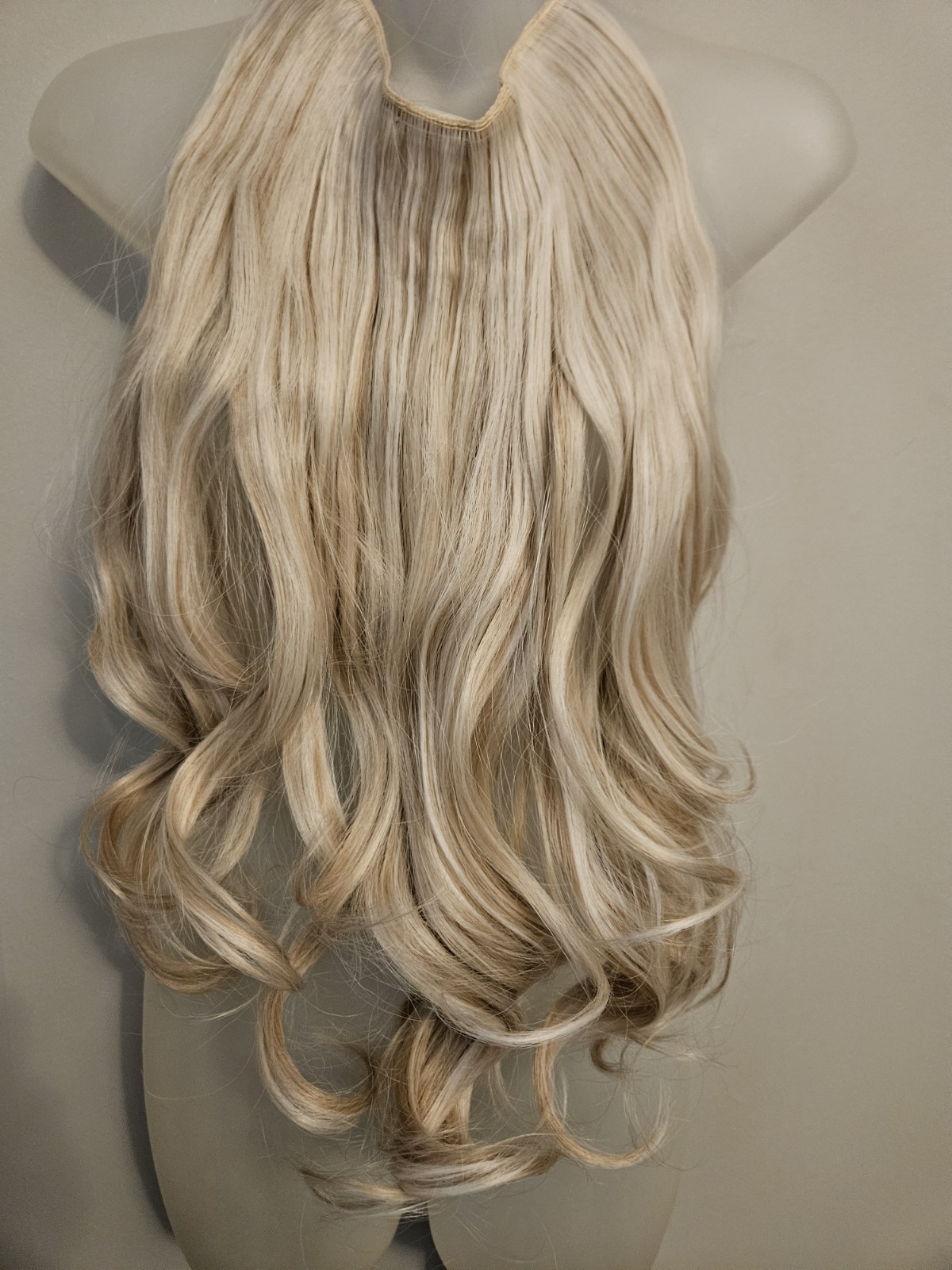 BEAUTIFUL Creamy Light Blonde One Hairpiece Invisible Extensions Wavy Hair