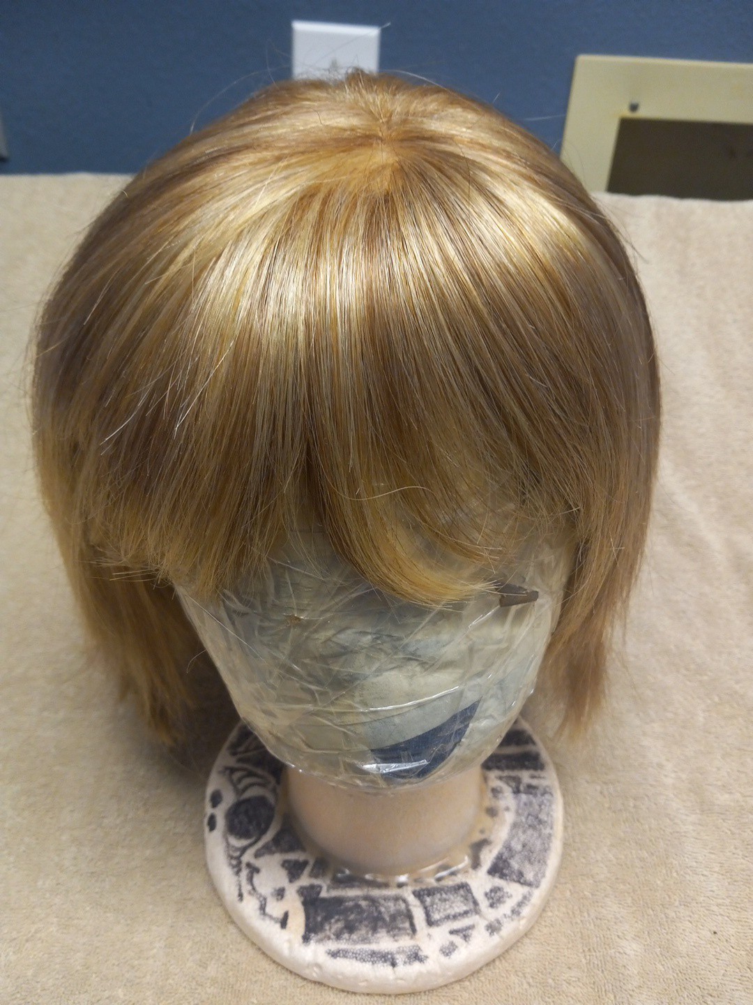 Raquel Welch Synthetic Wig. Color: Light Brown With Light Highlights