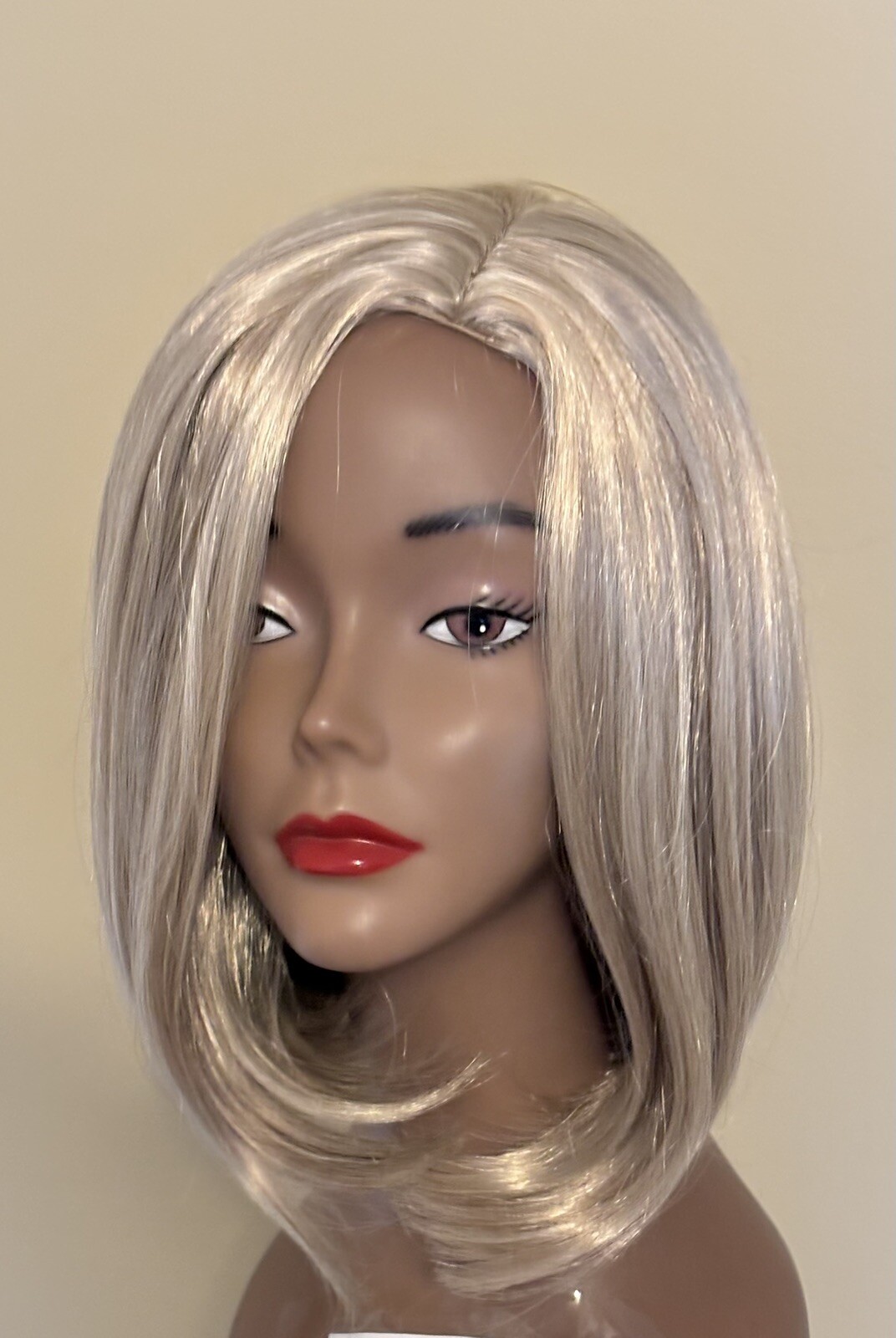 NEW! Wig Shoulder Length Bob Center Skin Part Blond Size Average 10-22