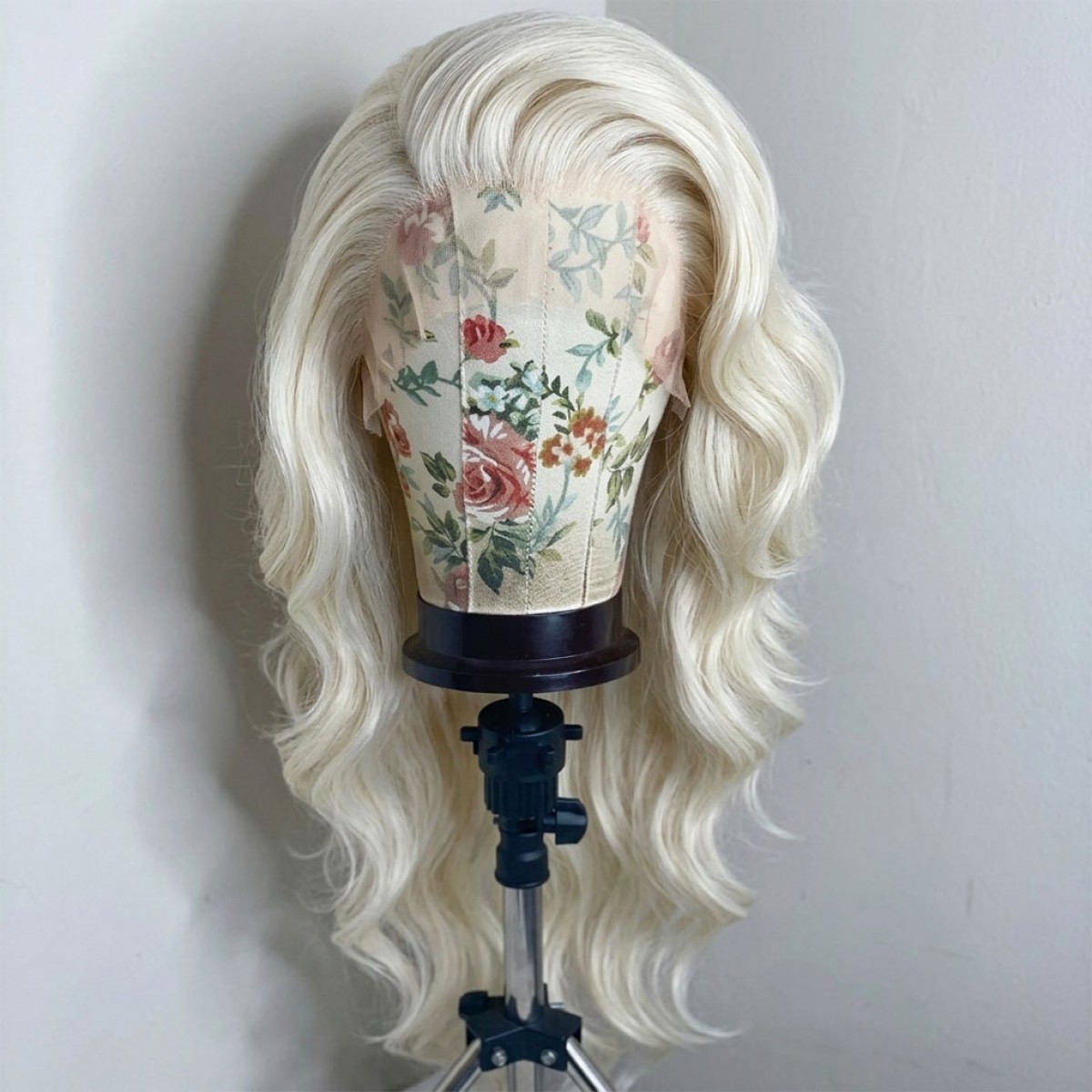 Platinum blonde Natural Long Wavy Heat Resistant Synthetic Hair Lace Front Wigs