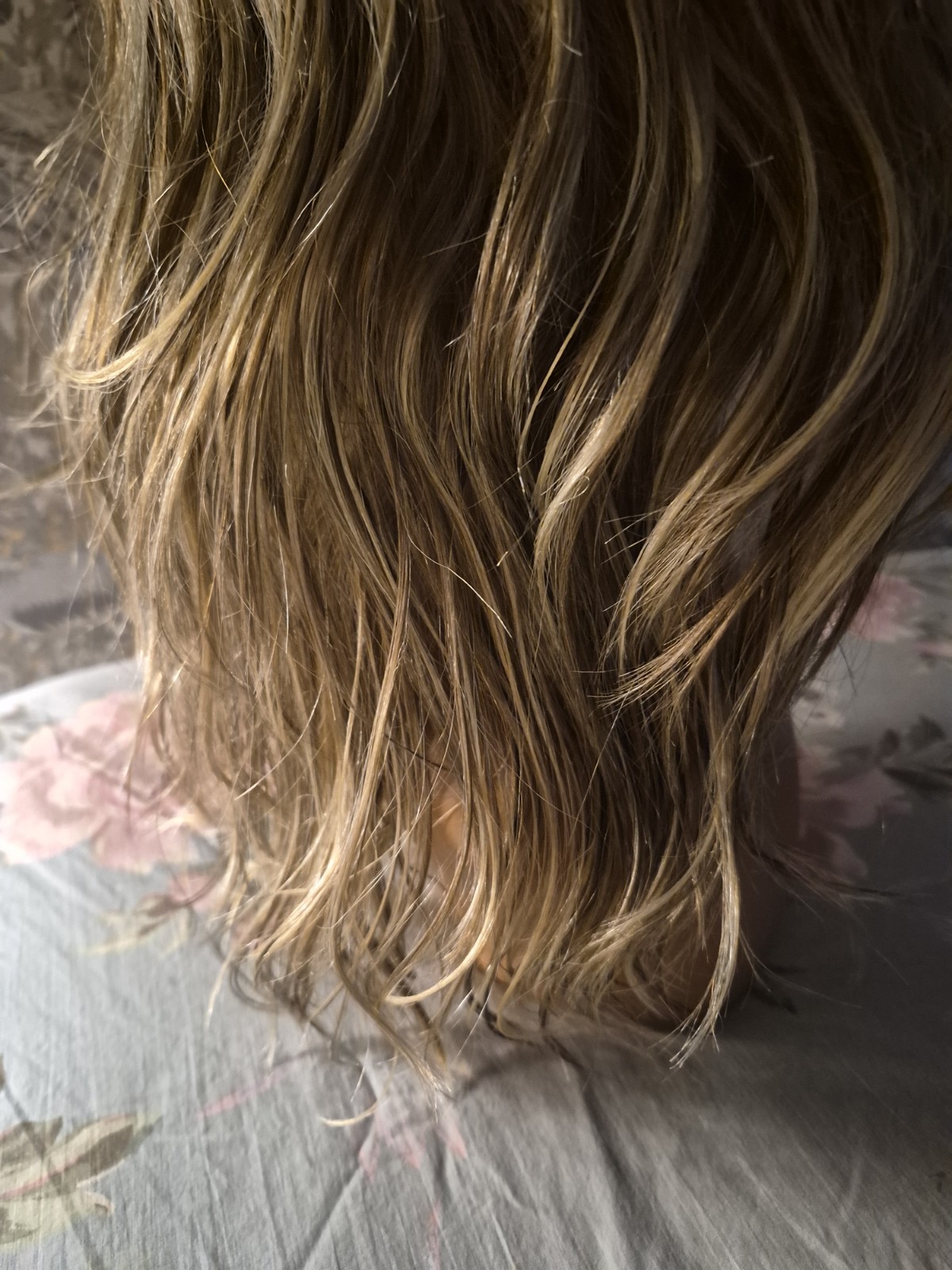 Estetica R12/26CH Light Brown Blond HL Wavy Synthetic Wig Average Cap WomenOCEAN