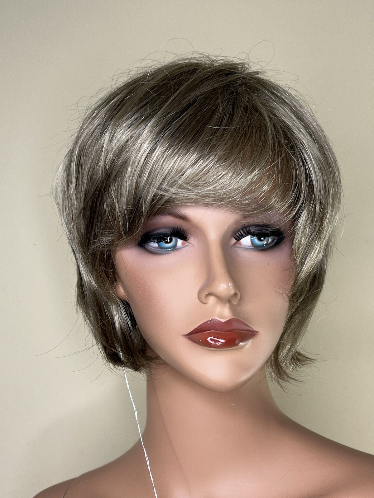 TWC Perfect Image Synthetic “Hot Stuff” Wig NWT Size Average Ash Blonde Frost