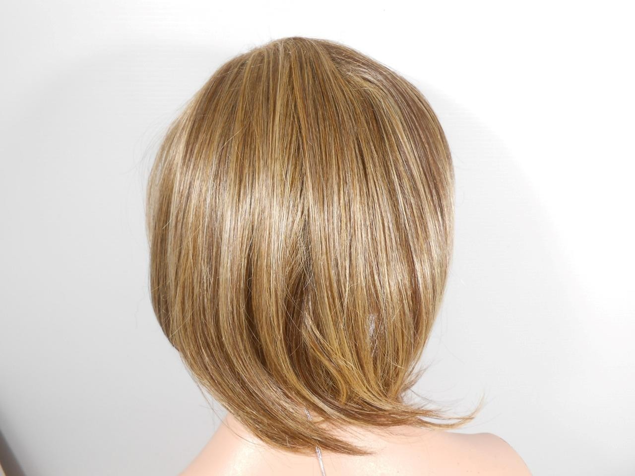 NEW HAIRDO WIG LAYERED LOVE AVERAGE 18H257 GLAZED MOCHA MED BROWN/GOLD R11S+