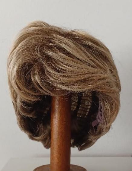 AMORE DESIGNER SERIES RENE OF PARIS NATURALLY ALTERNATIVE HAIR WIG NIB ASH BLOND