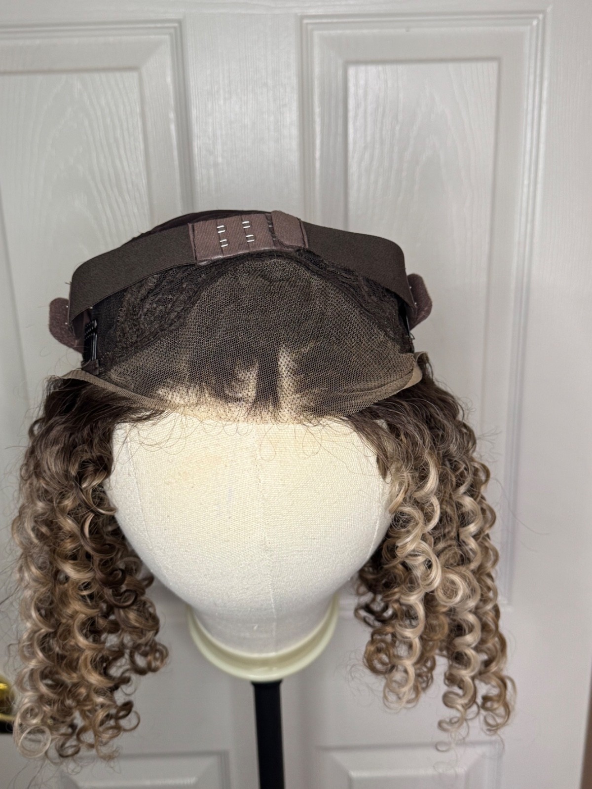 Chelsey Smith crown (Wig) Ramona NWT