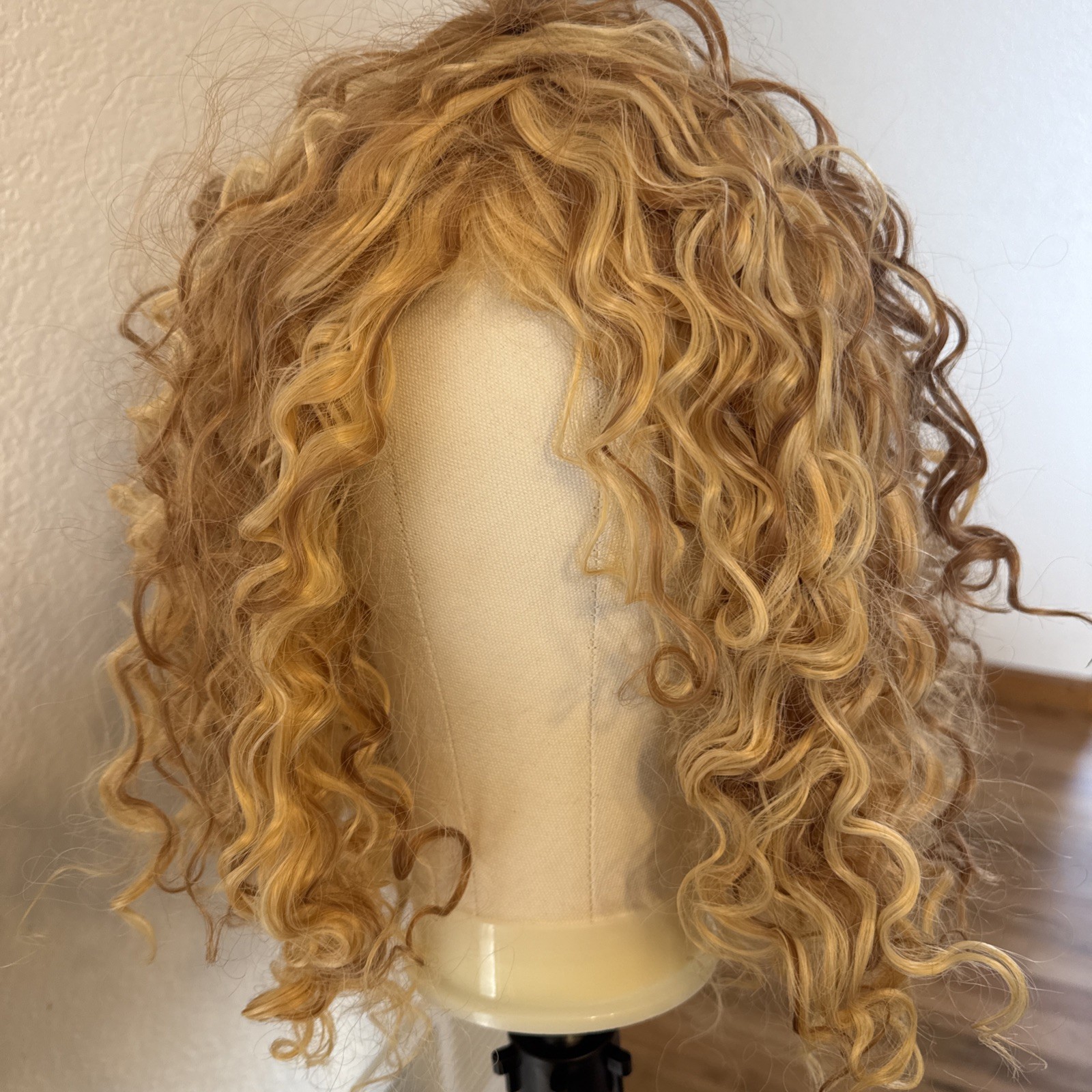 Kinky Curly Short Muti Colored Lace Cap Blondes 12” Synthetic 154