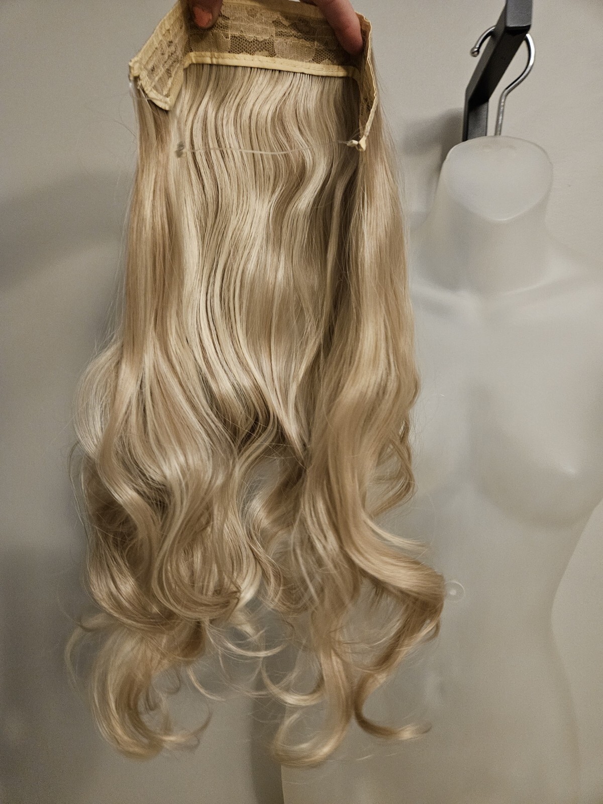 BEAUTIFUL Blonde One Hairpiece Invisible Extensions Wavy Hair