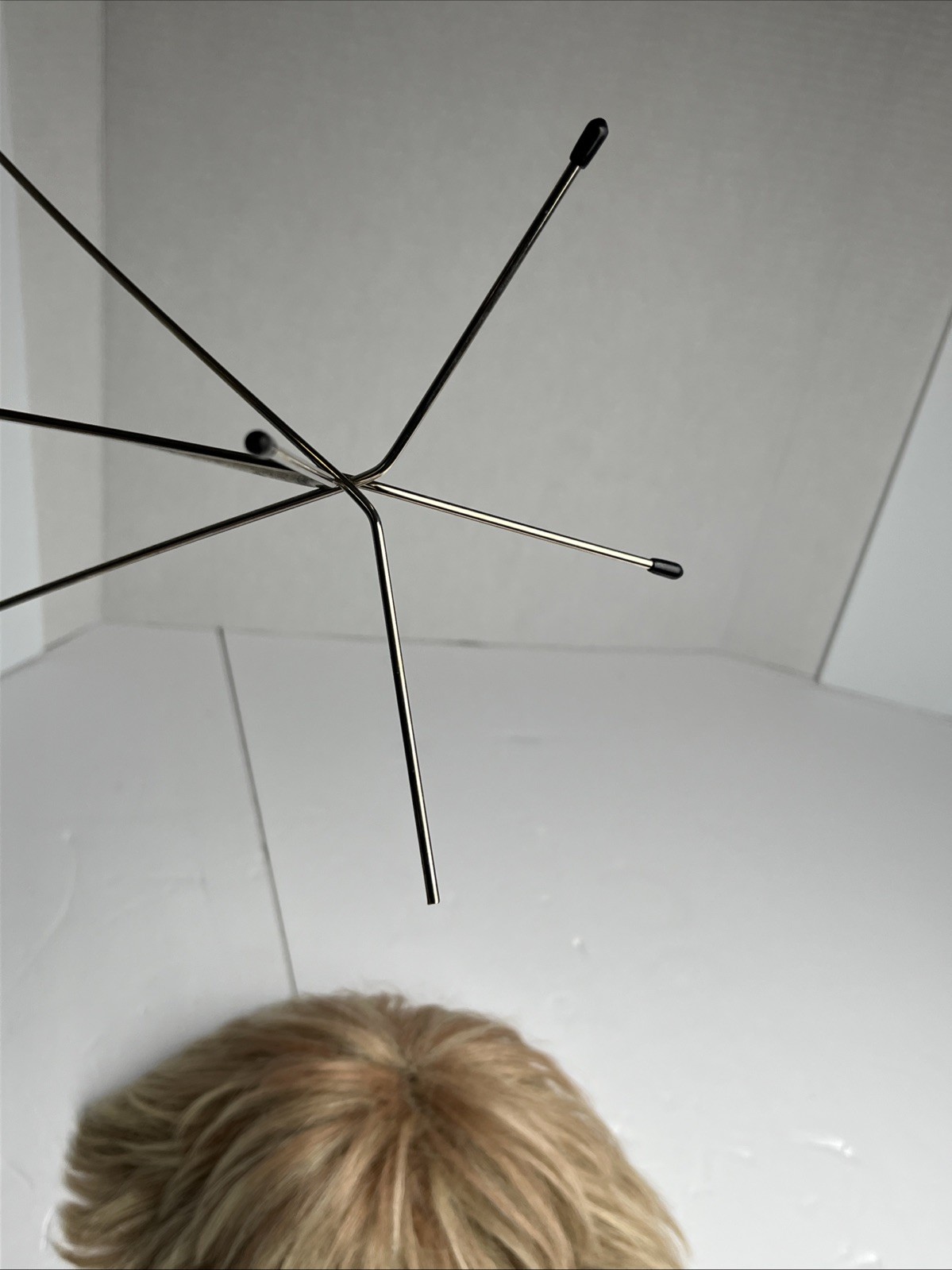 The Wig Company Blonde Perfect Image Short Average 21″-22″ w Vtg MCM Metal Stand