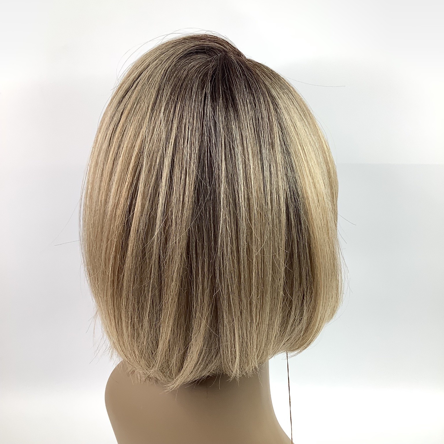 Outre Mandi Lace Front Wig 10″ DR4/SANDY BLONDE Heat Resistant Fiber