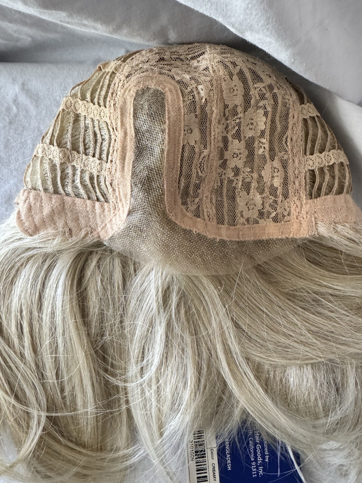 Rene of Paris River Wig Creamy Blonde NON ROOTED BNWT Perfect Below Chin Bob