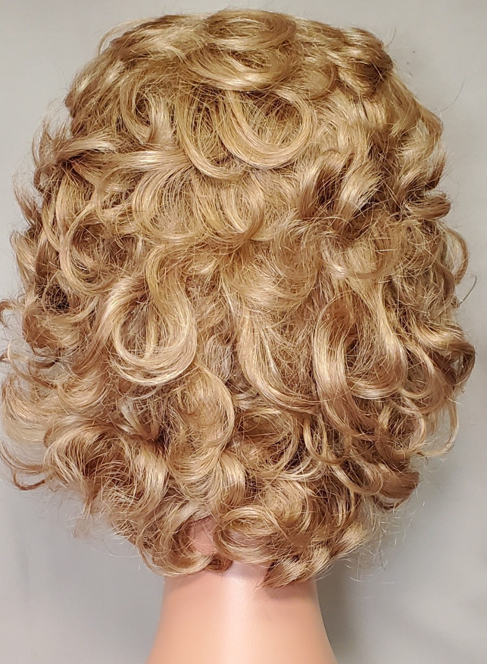 New York New York Tony of Beverly Curly synthetic wig Color 14/24 NWOT display