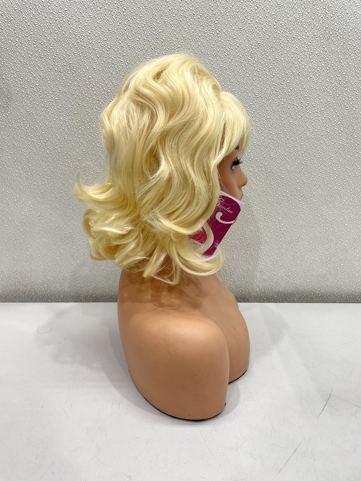 Siudus 613 Blonde Heat-Resistant Synthetic Fiber Vingate Wig, 14″