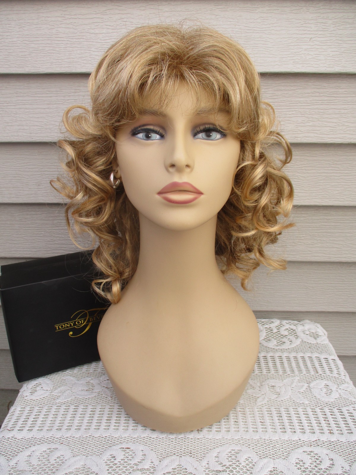 Tony of Beverly Wig MANHATTAN Color MALIBU BLONDE Curly Style UNWORN ?