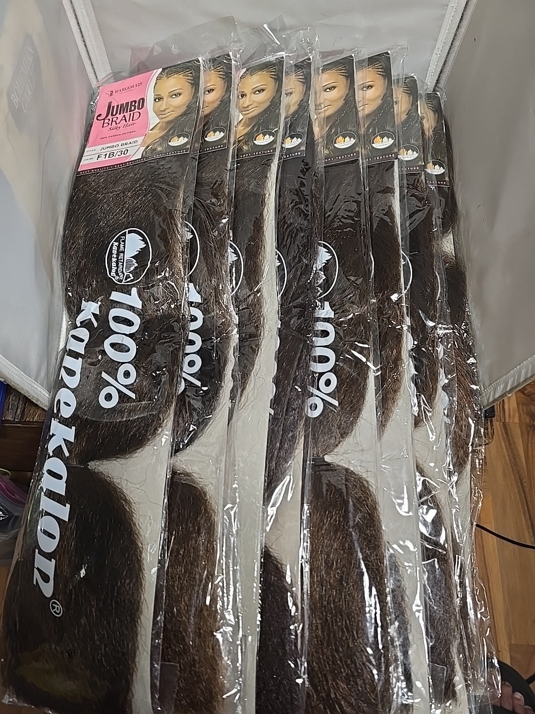 Harlem 125 Jumbo Braid Silky Hair Color F1B/30 Set Of 8 Packages