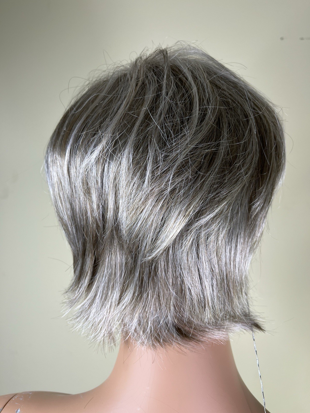 TWC Perfect Image Synthetic “Hot Stuff” Wig NWT Size Average Platinum Frost