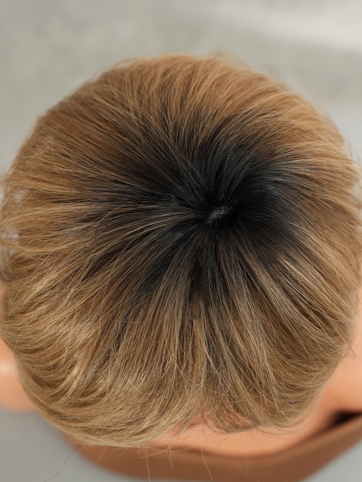 Cold-pressed brown short straight wig with rough-textured short hair