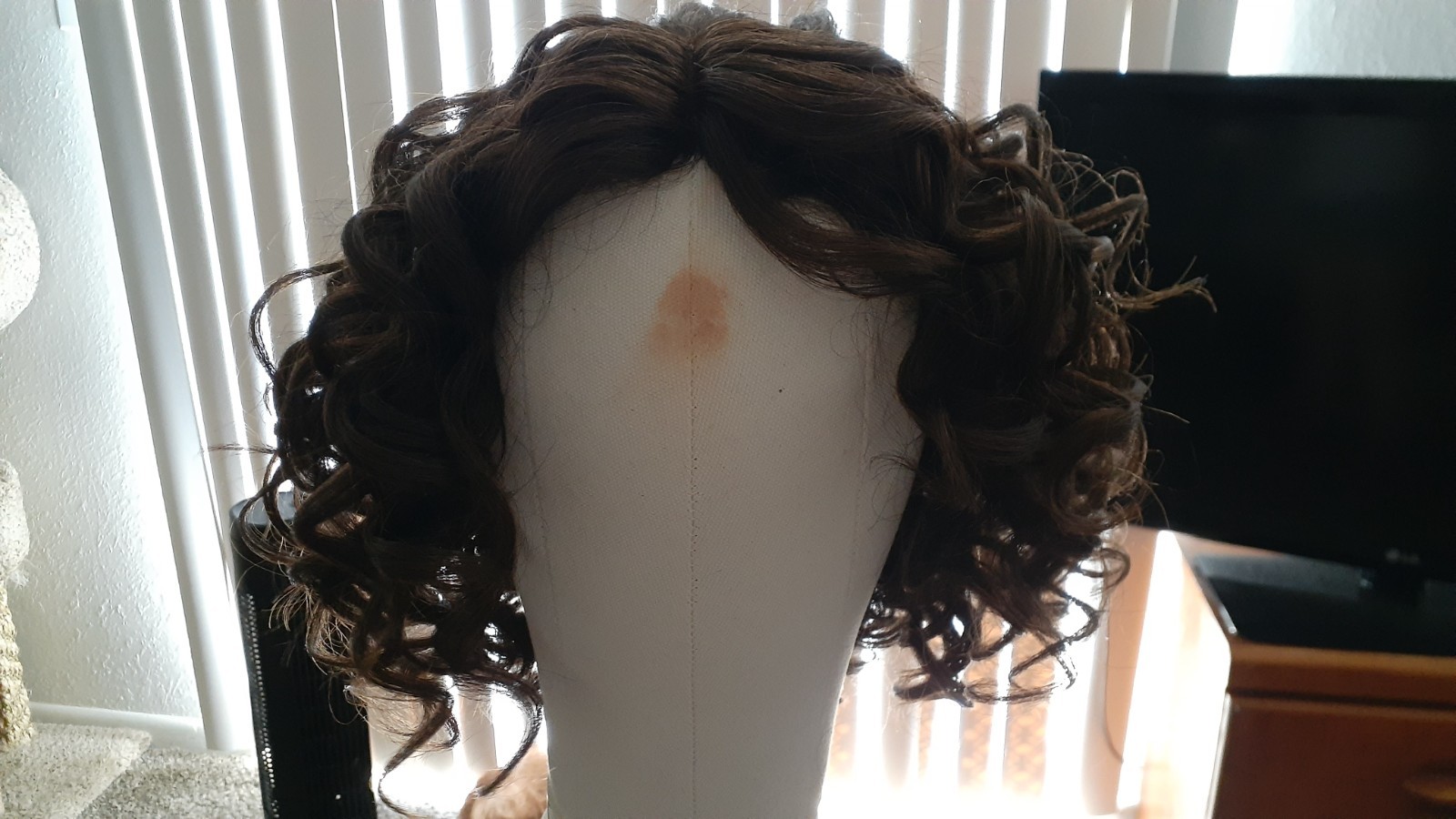 Foxy Silver Natalia Wig – Color F1B/30 – New Open Box