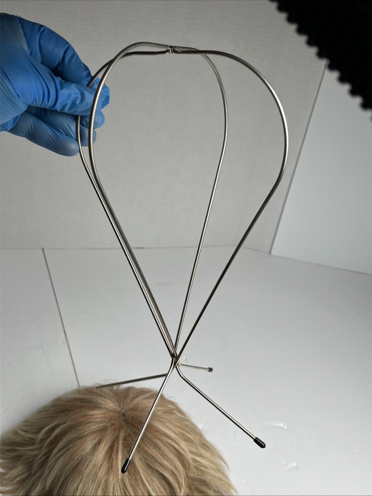 The Wig Company Blonde Perfect Image Short Average 21″-22″ w Vtg MCM Metal Stand