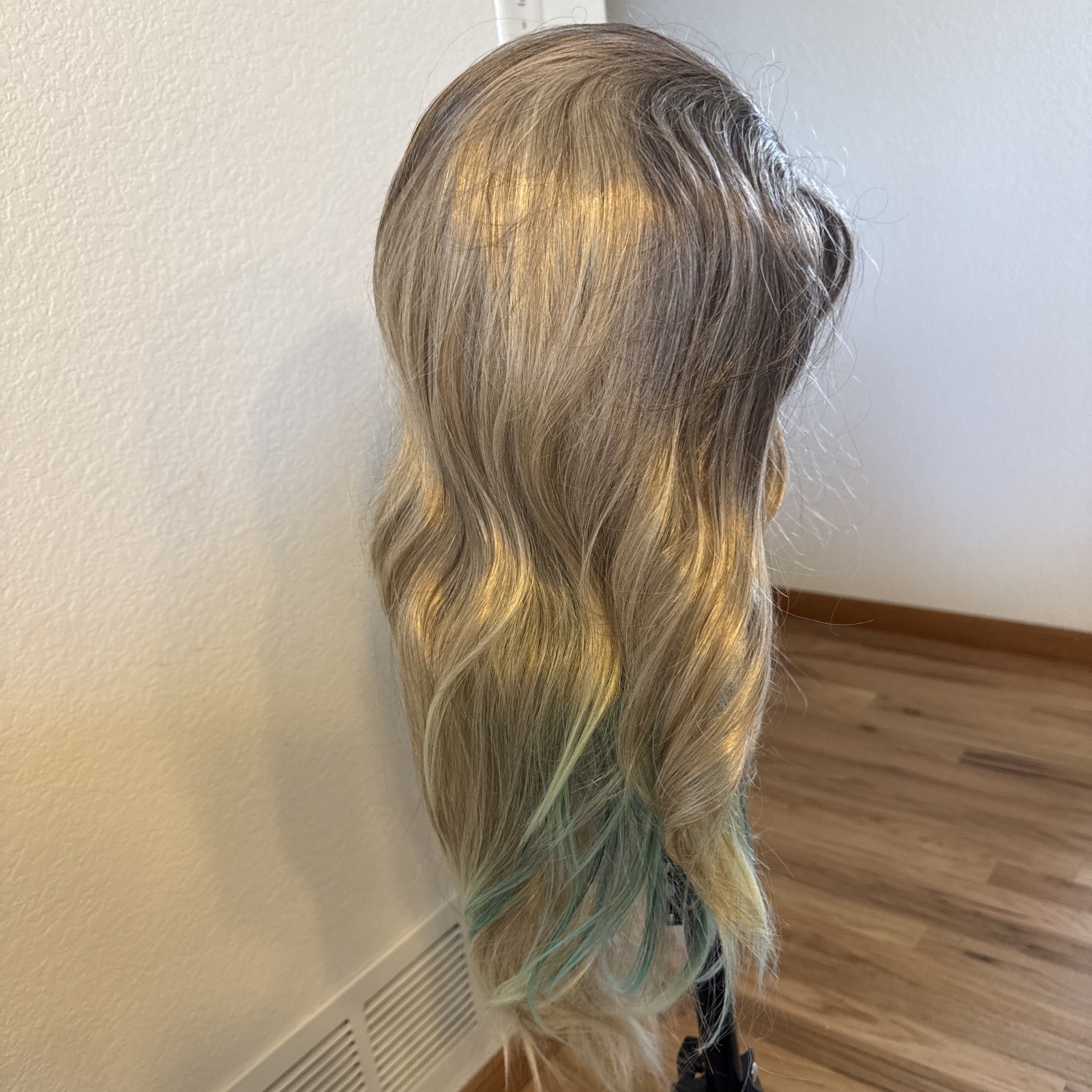 258 New Trend Wigs 26” Rooted Med Ash Blonde With Light Tips GreenHighlights