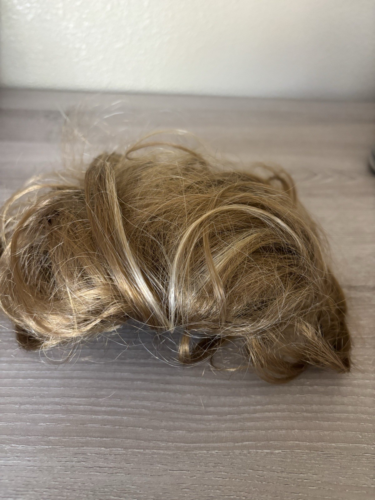 Pre Owned Women’s 100% Japanese Fiber Collection Dirty Blond Short Hair Piece