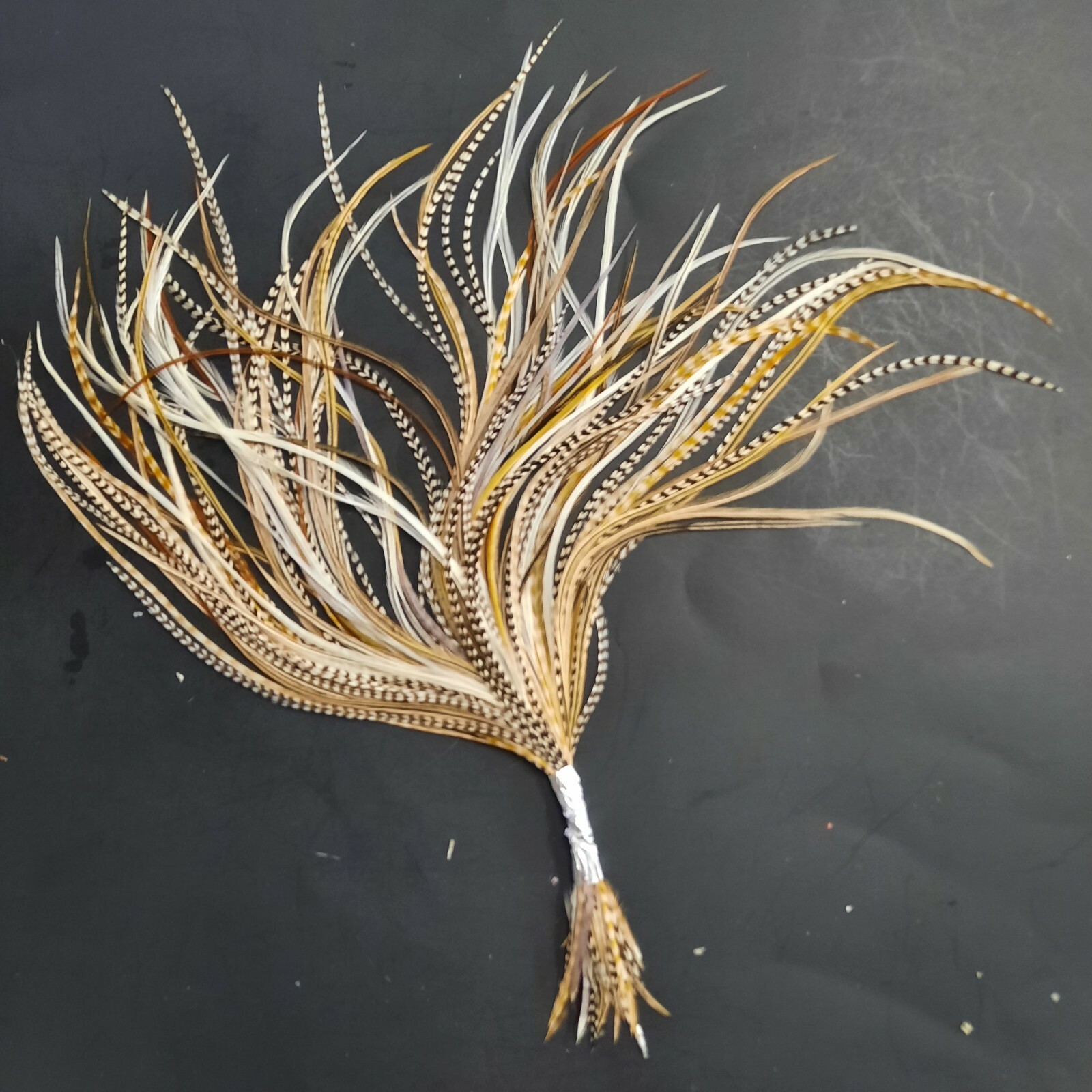 100 6 – 9″ NAT MIX WHITING GRIZZLY ROOSTER SADDLE FEATHERS FOR HAIR EXTENSIONS