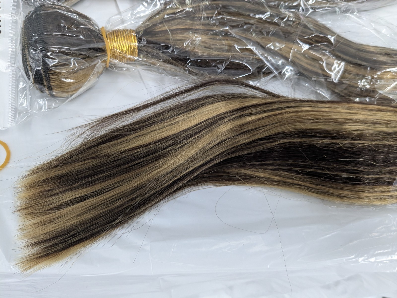 3 pack STW 12, 14, And 16 Inch Weft Extension looks Like Human Hair Brown Fade