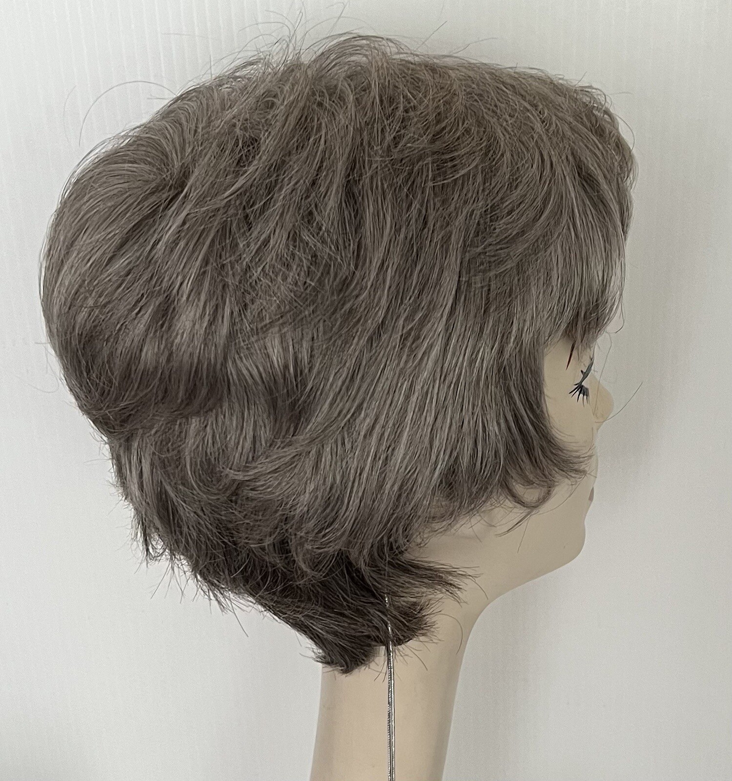 NWT! JACQUELYN Wig ELURA Synthetic TIC TAC 92 Short Layered 3-tone Gray