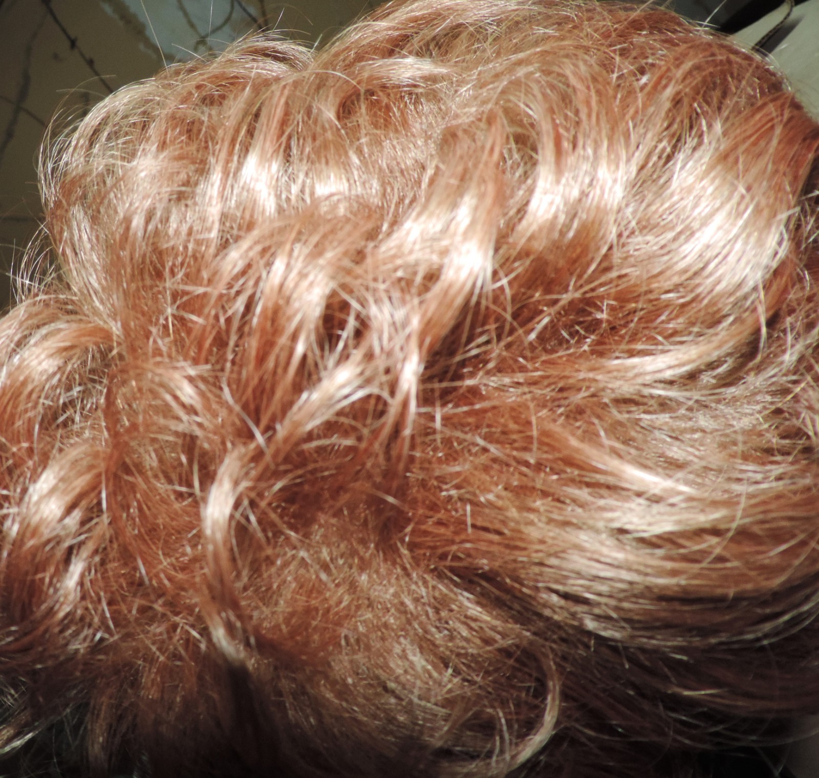 Beautiful golden blonde (reddish) shag wig!