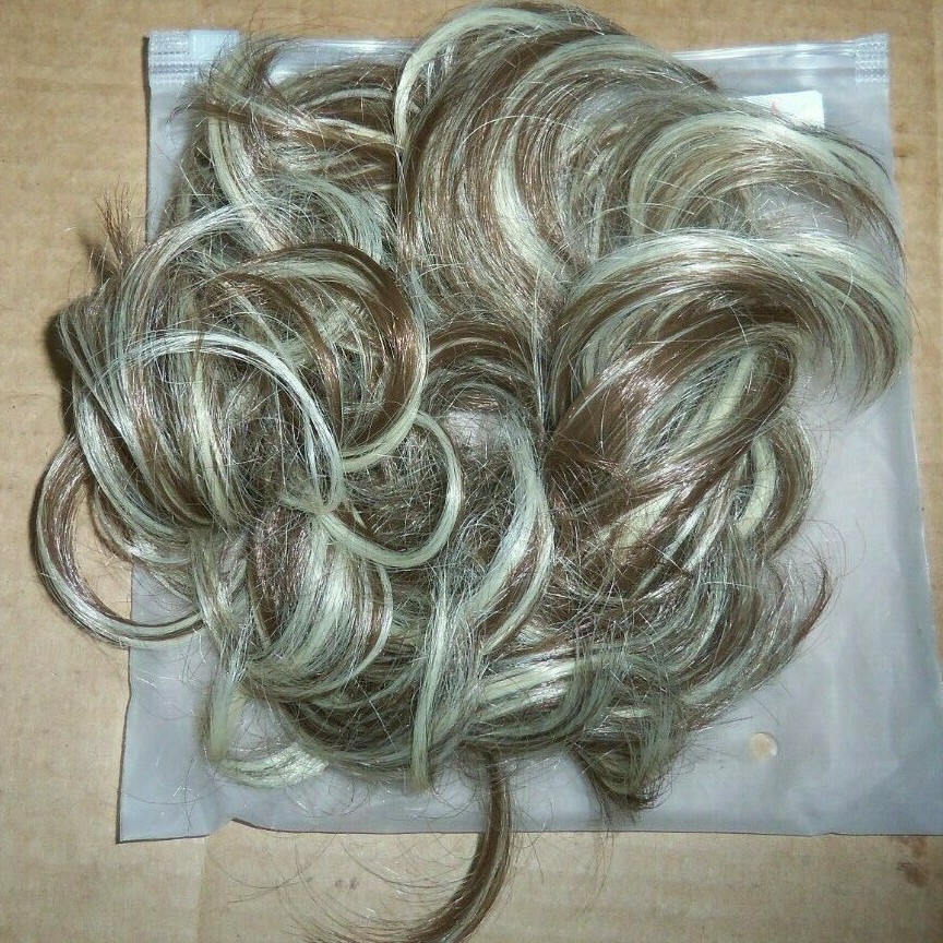 T125 1 PIECE MESSY HAIR BUN SCRUNCHIE BROWN W/ BLONDE HI-LIGHTS CURLY SHORT nip