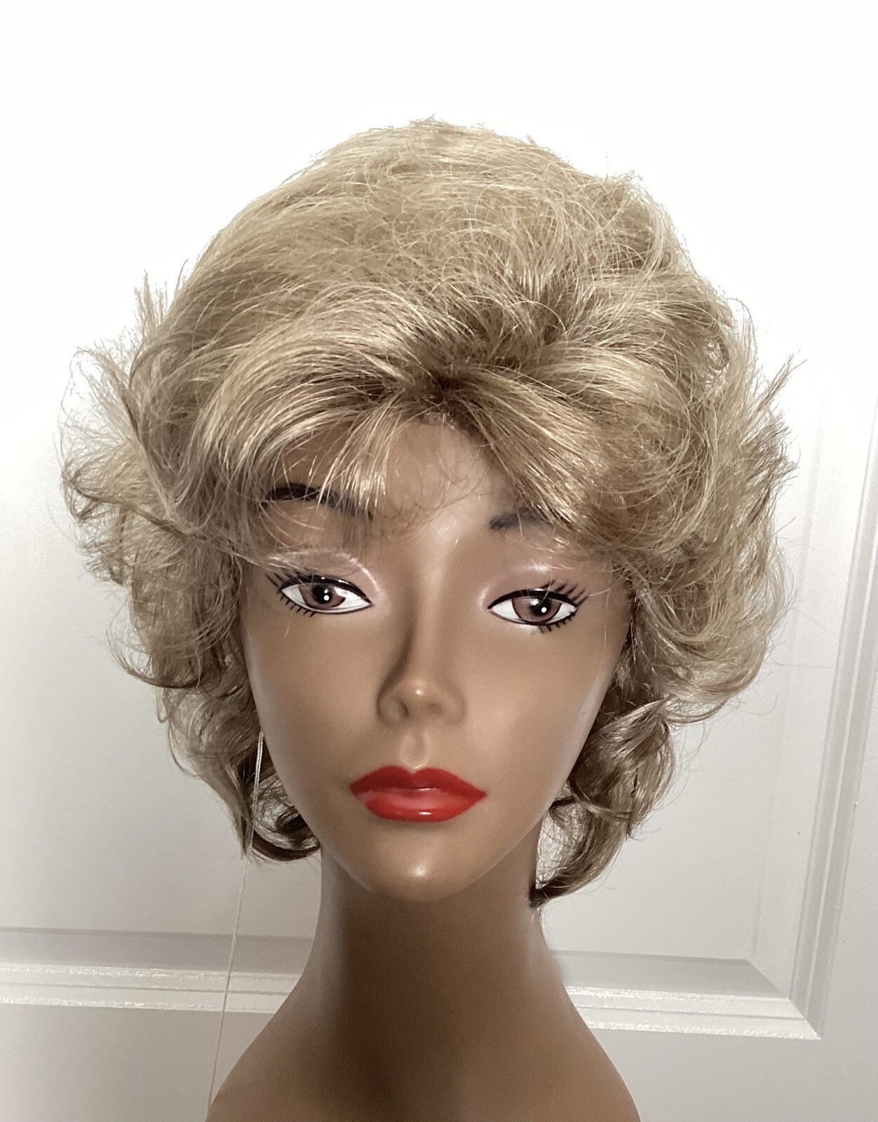 NEW! Revlon Wig CAMILLE 17/101 Brown Frosted Platinum Blonde Adjustable Layered